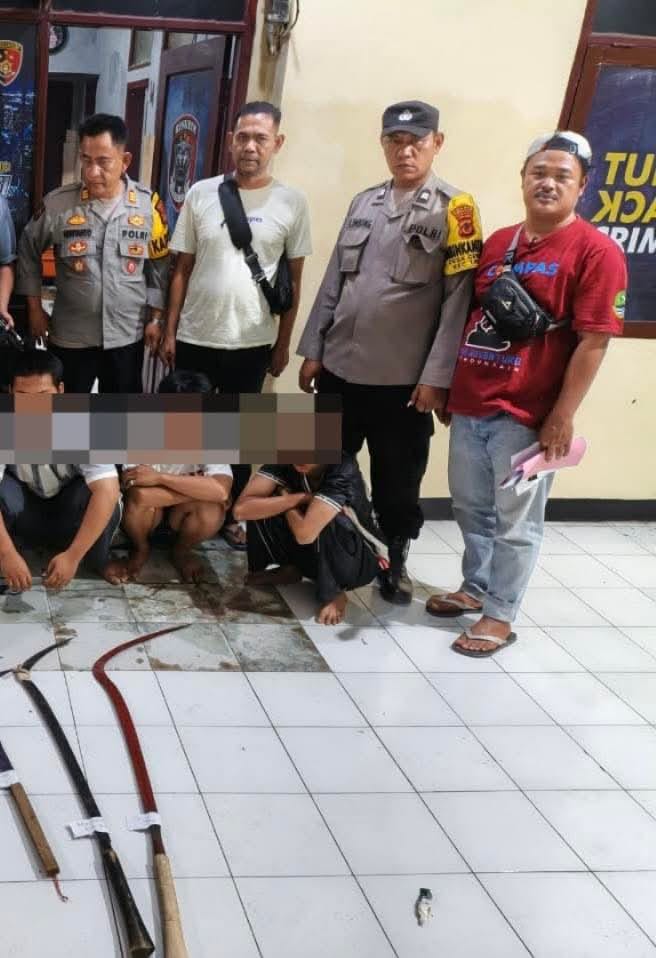 Polisi Lelea Indramayu Gagalkan Aksi Tawuran, Senjata Tajam Saksi Bisu.